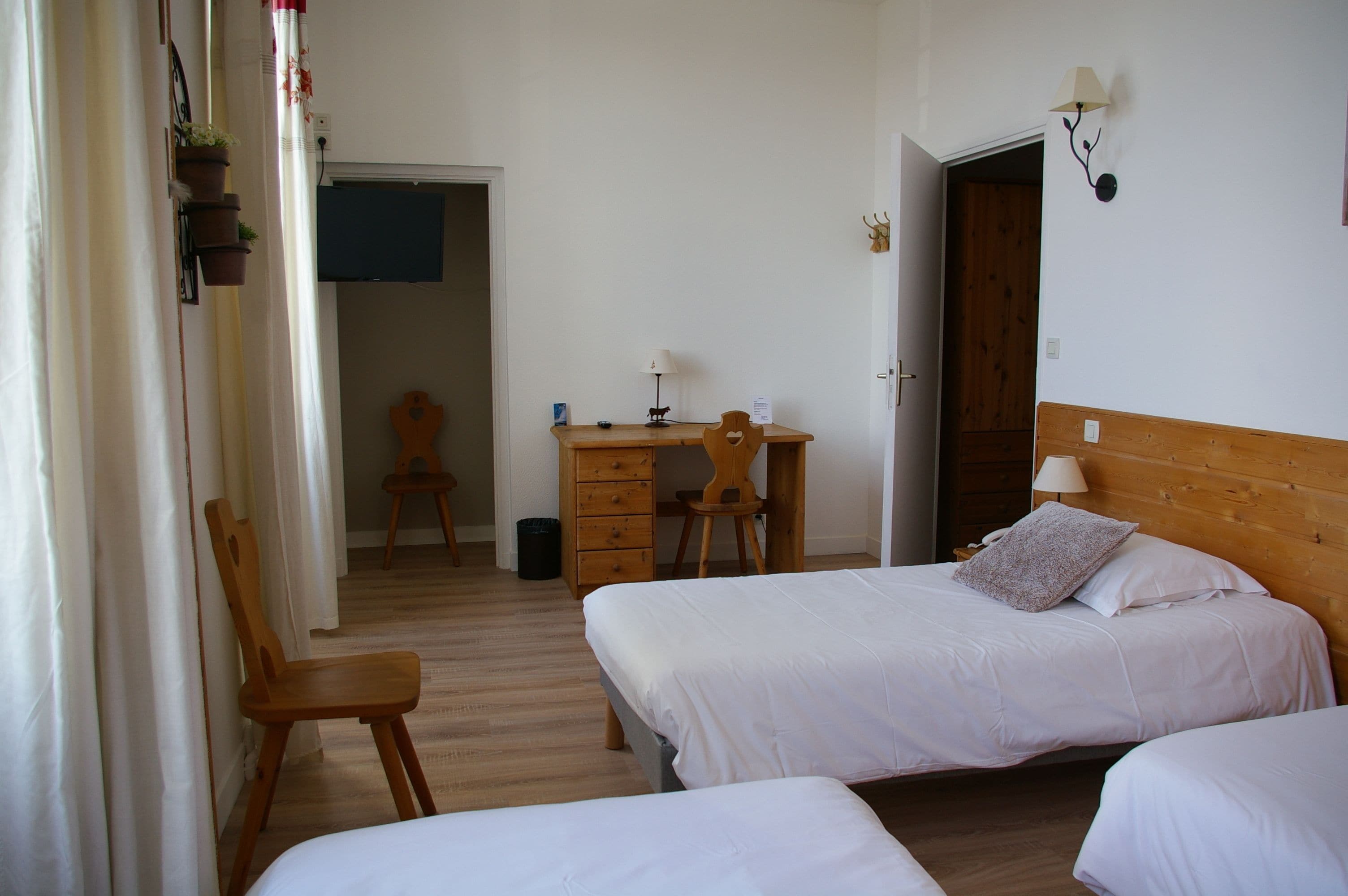 triple room, accessible | soundproofing, iron/ironing board, free wifi, bed sheets