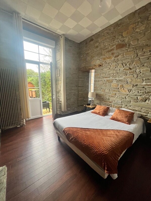 Superior Room | Soundproofing, iron/ironing board, free cribs/infant beds, free WiFi