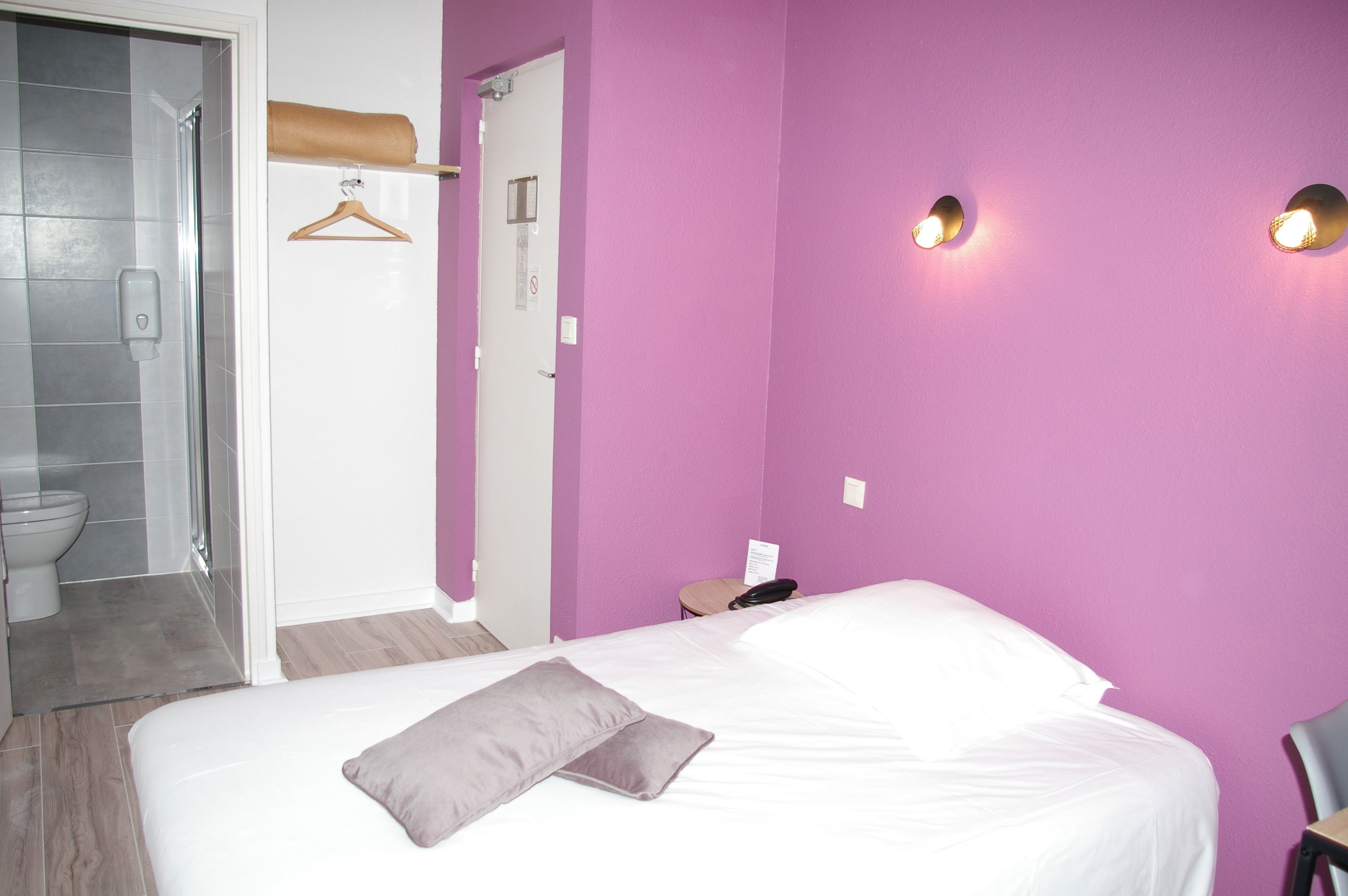 single room | soundproofing, iron/ironing board, free wifi, bed sheets