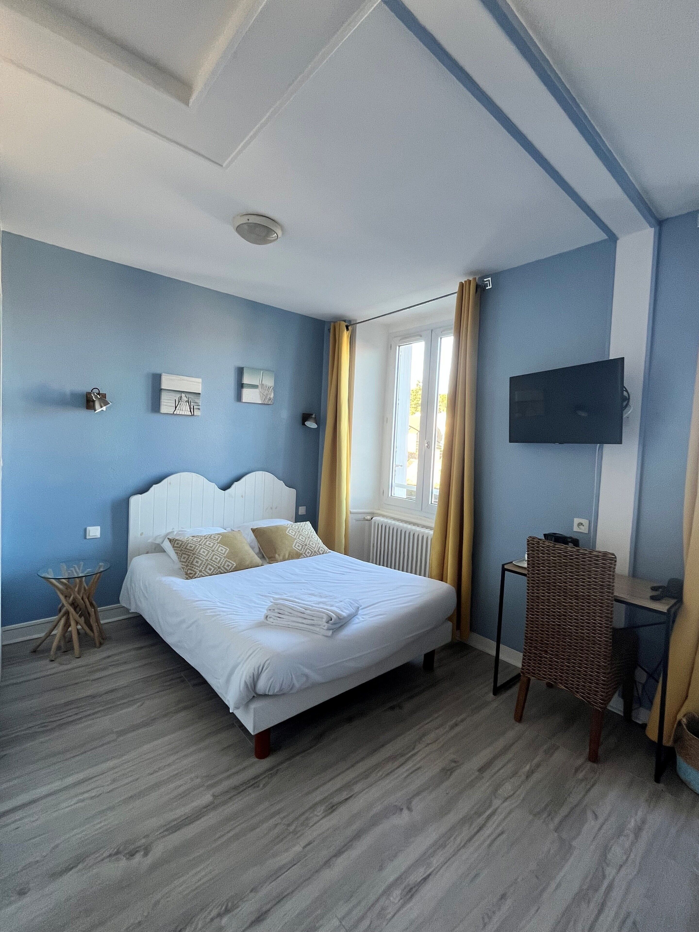 Familien-Vierbettzimmer, Gartenblick | Schallisolierte Zimmer, Bügeleisen/Bügelbrett, kostenloses WLAN