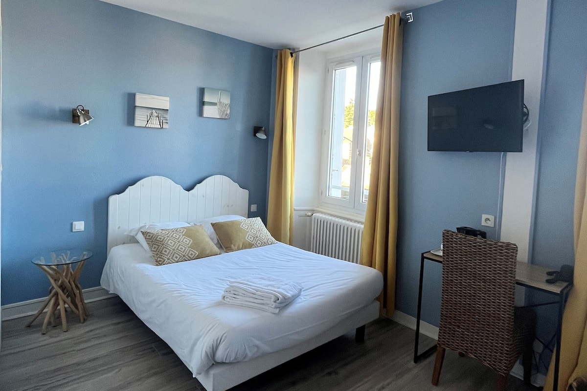 Family Quadruple Room, Garden View | Soundproofing, iron/ironing board, free WiFi, bed sheets