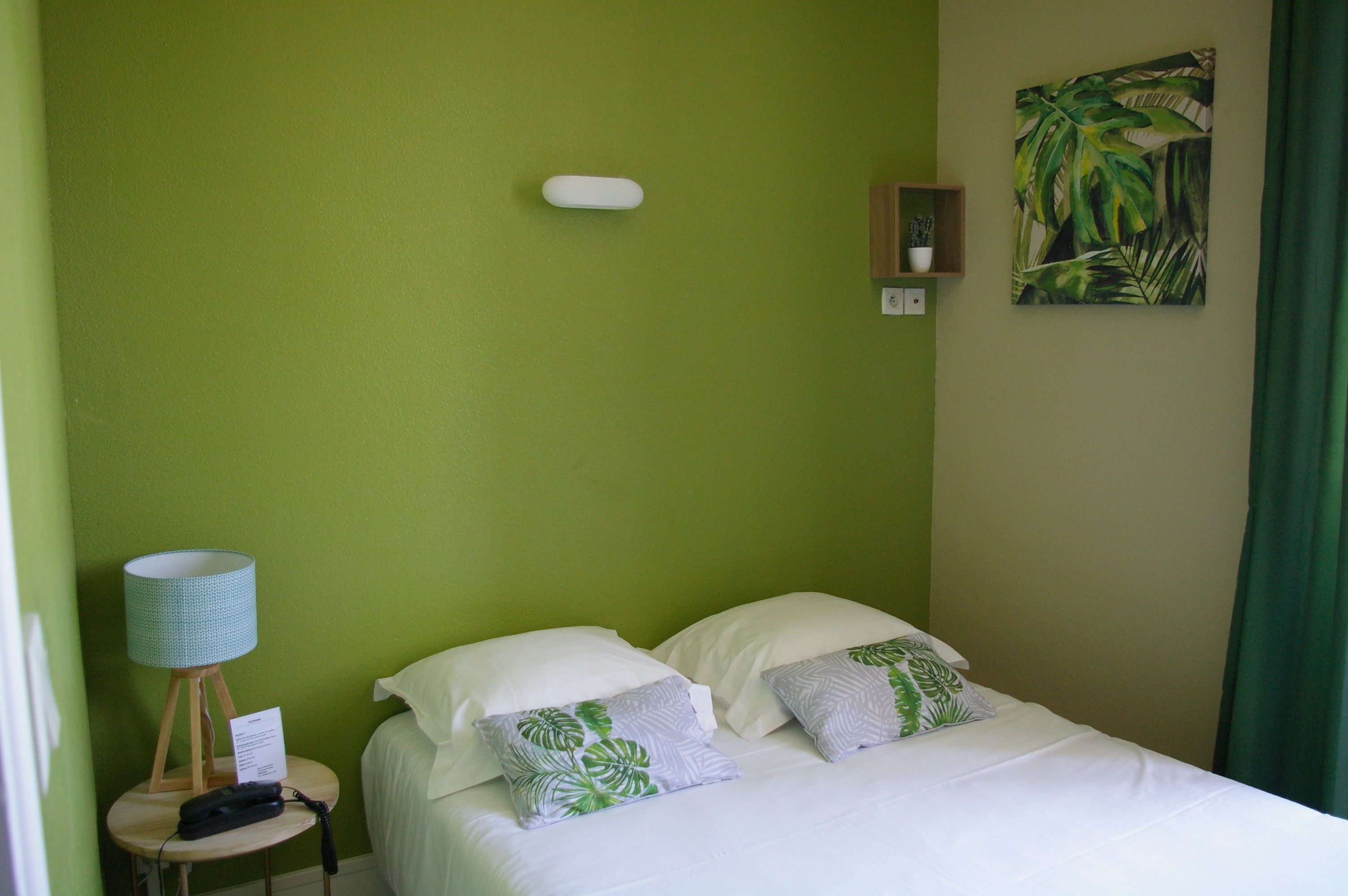 double room (thématique) | soundproofing, iron/ironing board, free wifi, bed sheets
