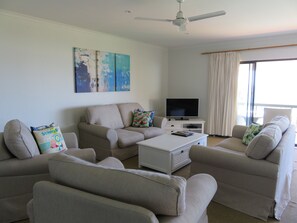 Living area - Sunseeker Lodge (Sunshine Beach)