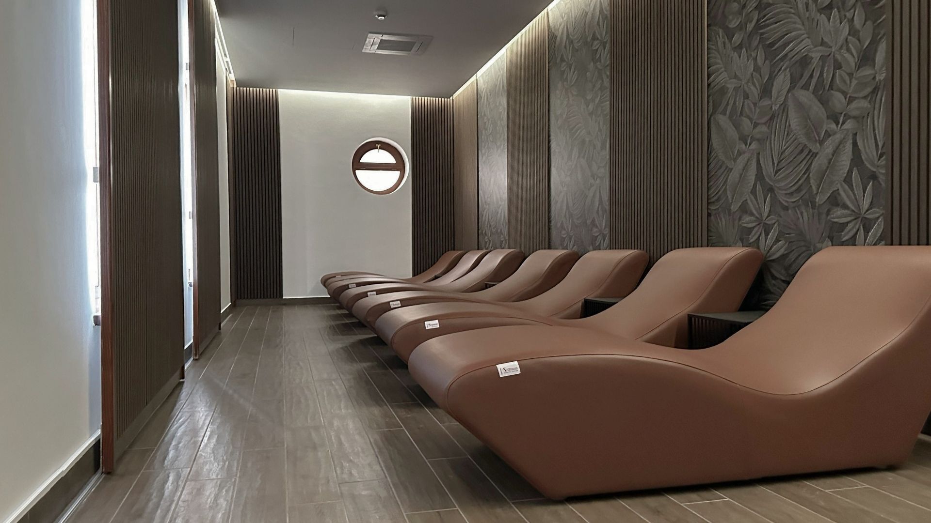 sauna, hot tub, steam room, turkish bath/hammam, body treatments