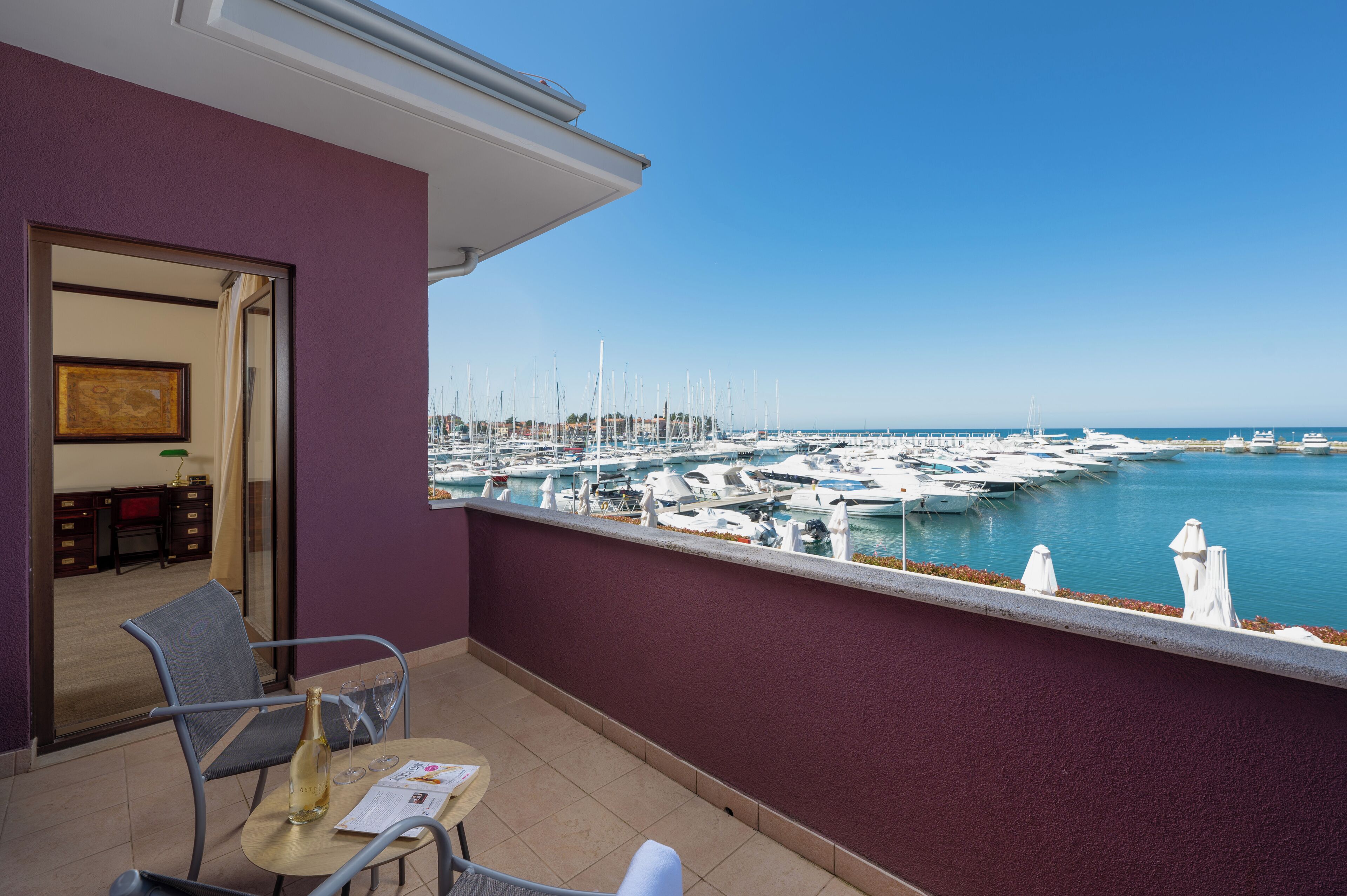 Familien-Suite, 1 King-Bett, Balkon, Meerblick | Terrasse/Patio