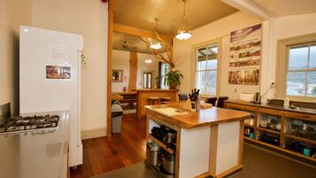 Full-size fridge, microwave, stovetop, toaster