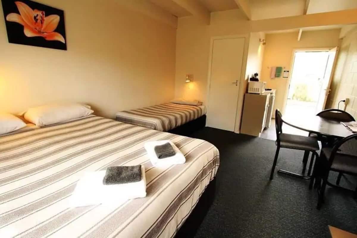 Budget Studio	 | Soundproofing, WiFi (free), bed sheets