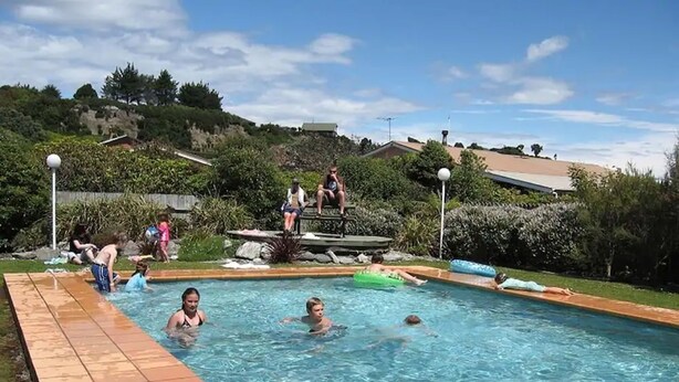 Outdoor pool - 252 Beachside Motels & Holiday Park (Hokitika)