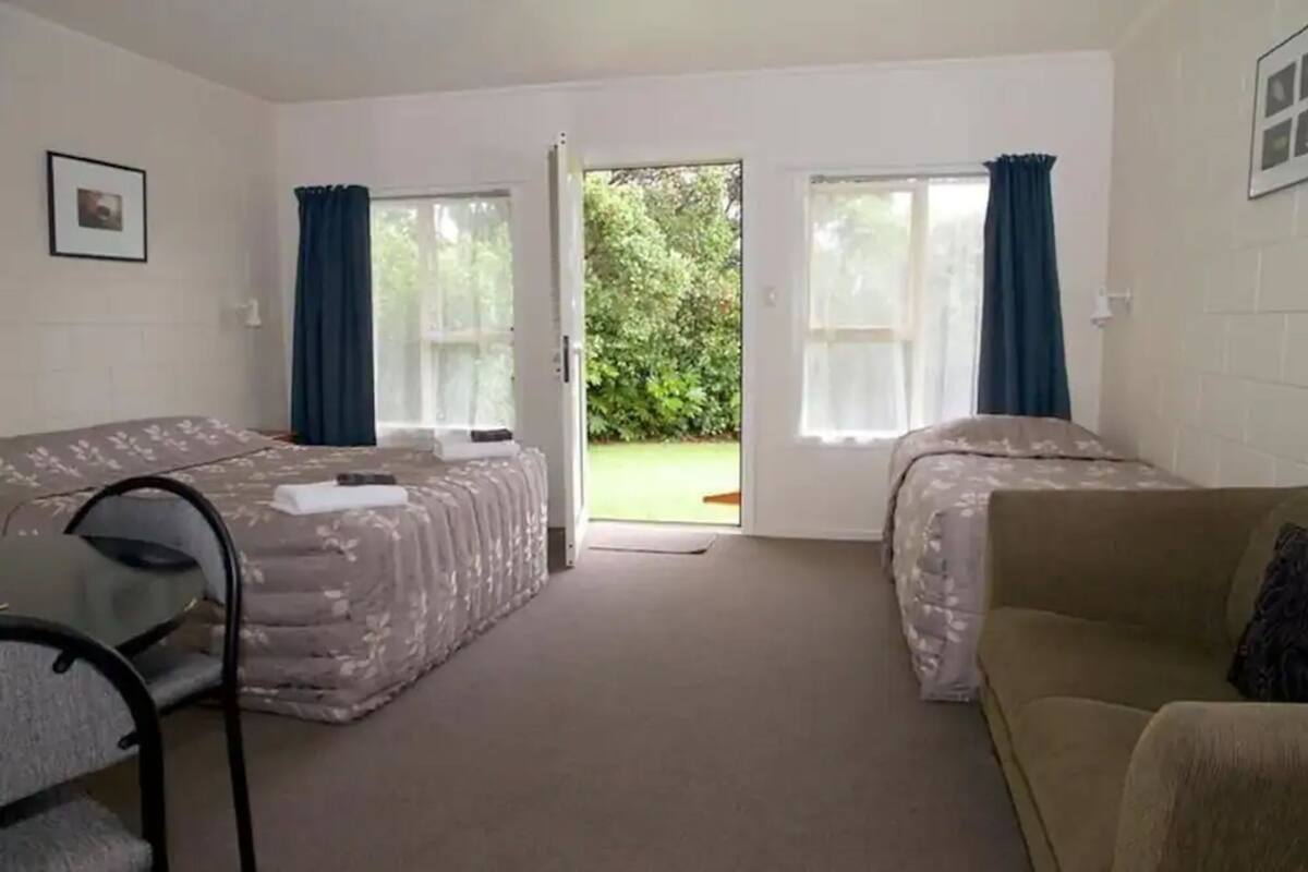 Studio Double & Single | Soundproofing, WiFi (free), bed sheets