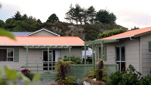 Property grounds - 252 Beachside Motels & Holiday Park (Hokitika)