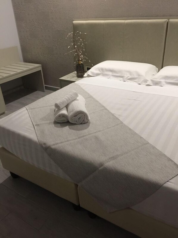 Standard Double Room | Egyptian cotton sheets, premium bedding, minibar, in-room safe - Palace Hotel (Gioia Tauro)