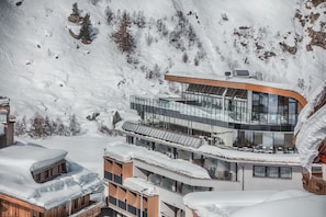 Front of property - Josl Mountain Lounging Hotel (Soelden)