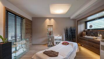 Sauna, bain à remous, hammam, soins d'aromathérapie, soins du visage