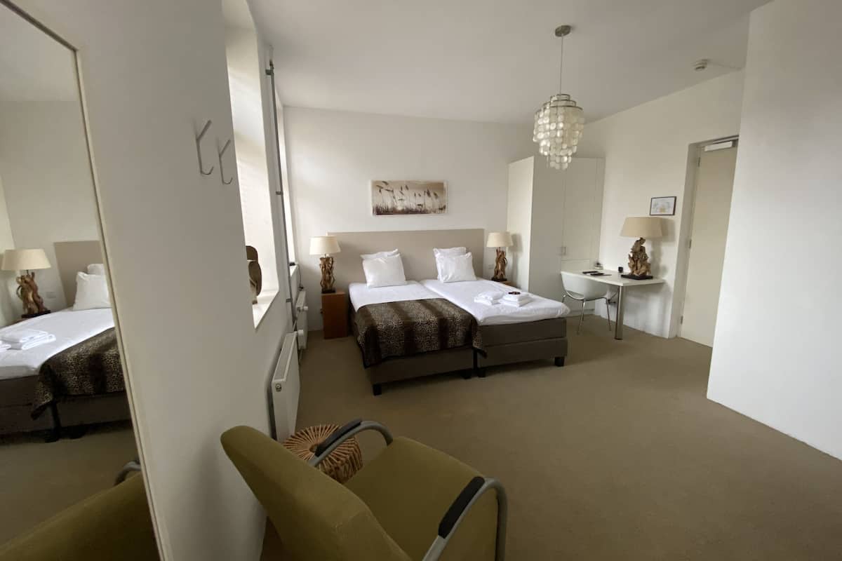 comfort twin room | 1 bedroom, select comfort beds, in-room safe, individually decorated