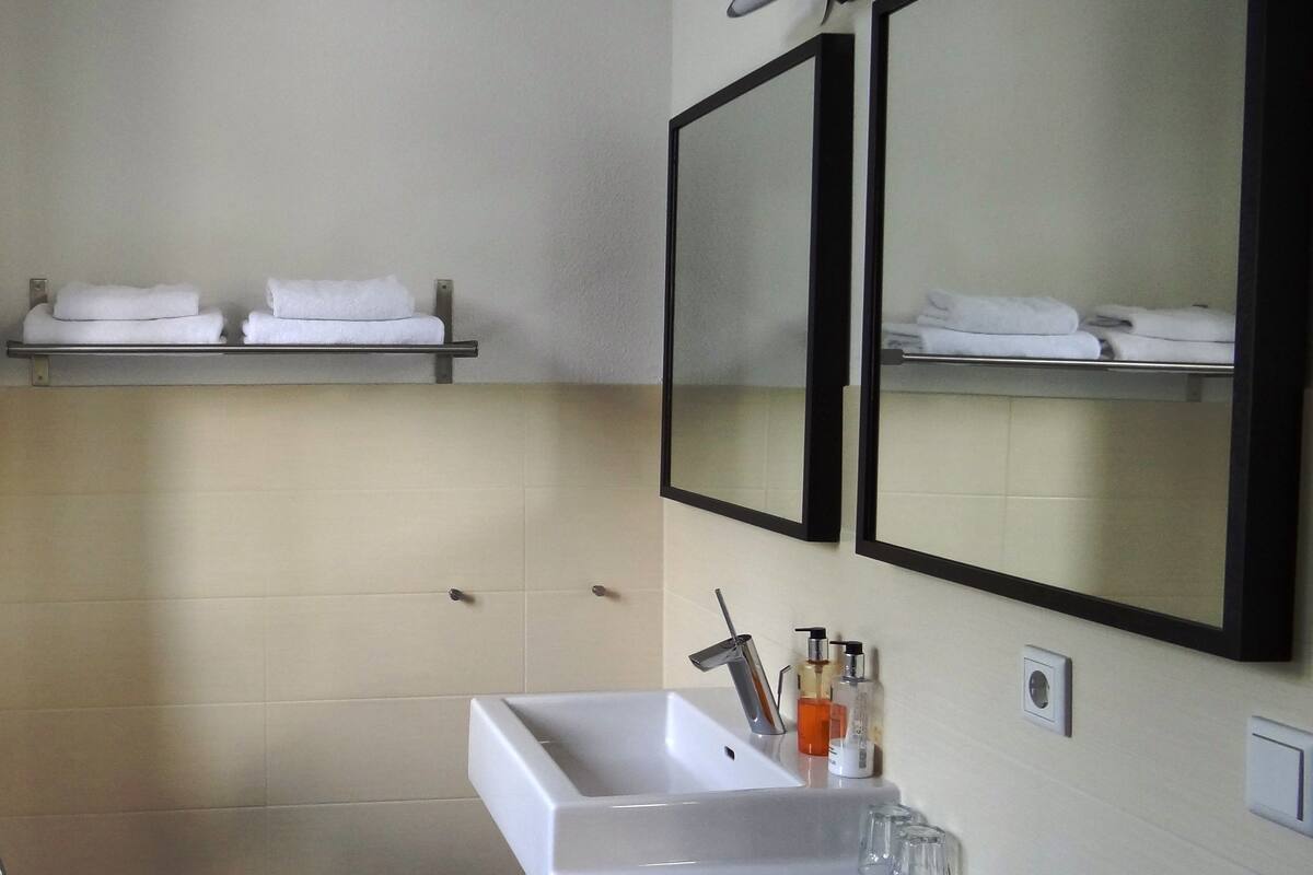 comfort twin room | bathroom sink