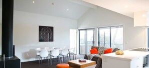 3 Bedroom Apartment with Balcony Spa  | Living room | TV, DVD player - Silverski (Falls Creek)