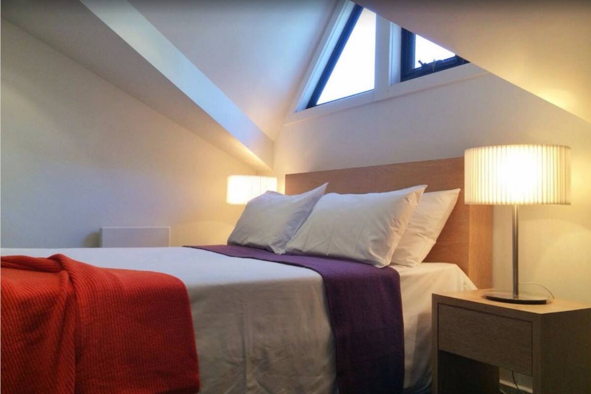 One Bedroom with Kitchenette  | Cribs (free), WiFi (free), bed sheets