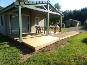 Standard Chalet, 2 Bedrooms, Mobility Accessible, Garden View | Terrace/patio