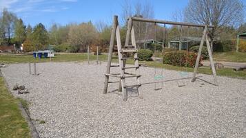 Tempat bermain anak - outdoor