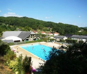 2 outdoor pools