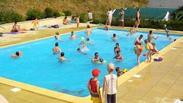 2 piscines extérieures