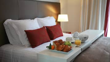 Premium bedding, desk, iron/ironing board, free WiFi