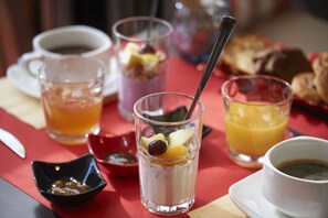 Sarapan masakan tempatan setiap hari (EUR 16.5 seorang) 