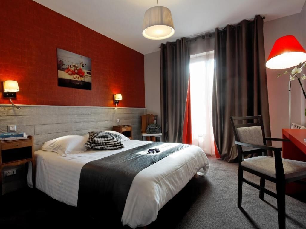 1 bedroom, premium bedding, desk, iron/ironing board