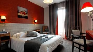 Ropa de cama de alta calidad y escritorio