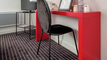 Comfort eenpersoonskamer | Luxe beddengoed, een bureau, een strijkplank/strijkijzer, gratis wifi