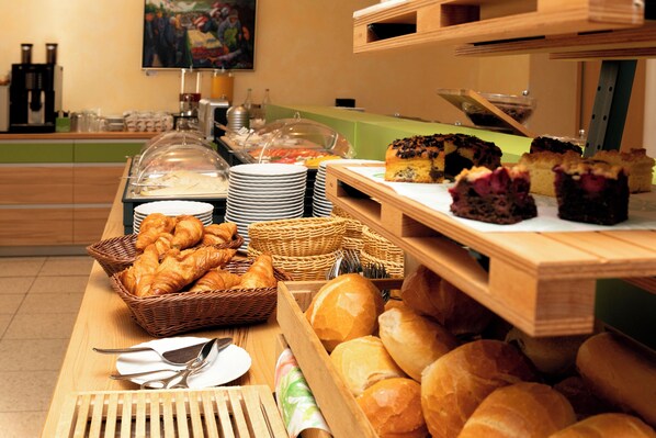 Buffet breakfast on weekdays (EUR 9 per person) - Hotel Mariaweiler Hof (Dueren)
