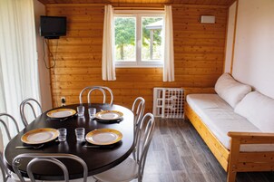 Chalé, 2 quartos, terraço (for 6 People) | 2 quartos, cortinas blackout, ferros/tábuas de passar roupa