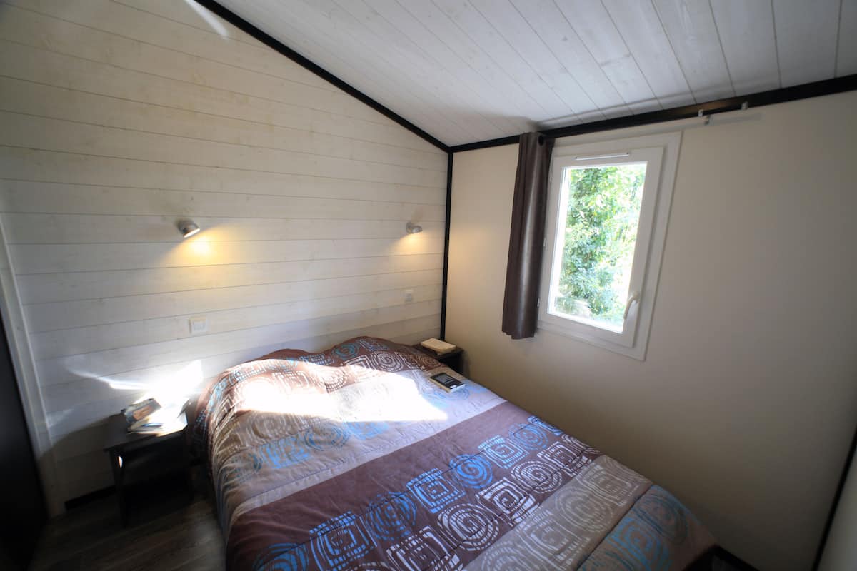 2 bedrooms, blackout curtains, iron/ironing board (on request)