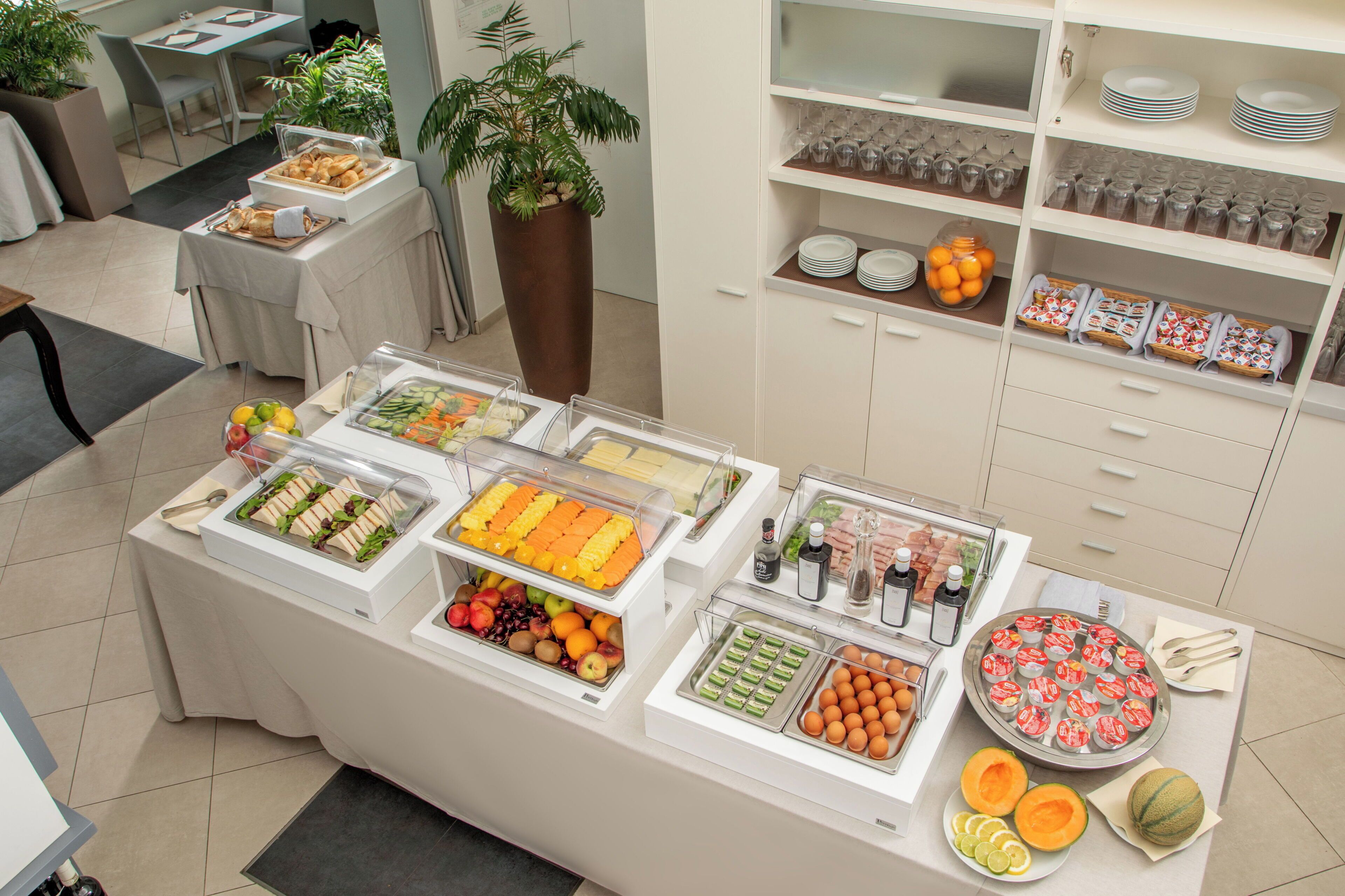 Colazione a buffet a pagamento, servita tutte le mattine 