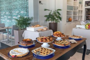 Daily buffet breakfast for a fee - Hotel Miramare (Latina)