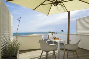 Suite Junior, terrasse, vue mer | Vue de la chambre