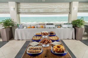 Daily buffet breakfast for a fee