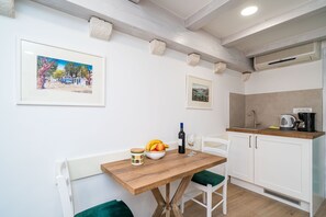 Double room | Iron/ironing board, free WiFi