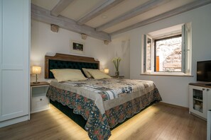 Double room | Iron/ironing board, free WiFi