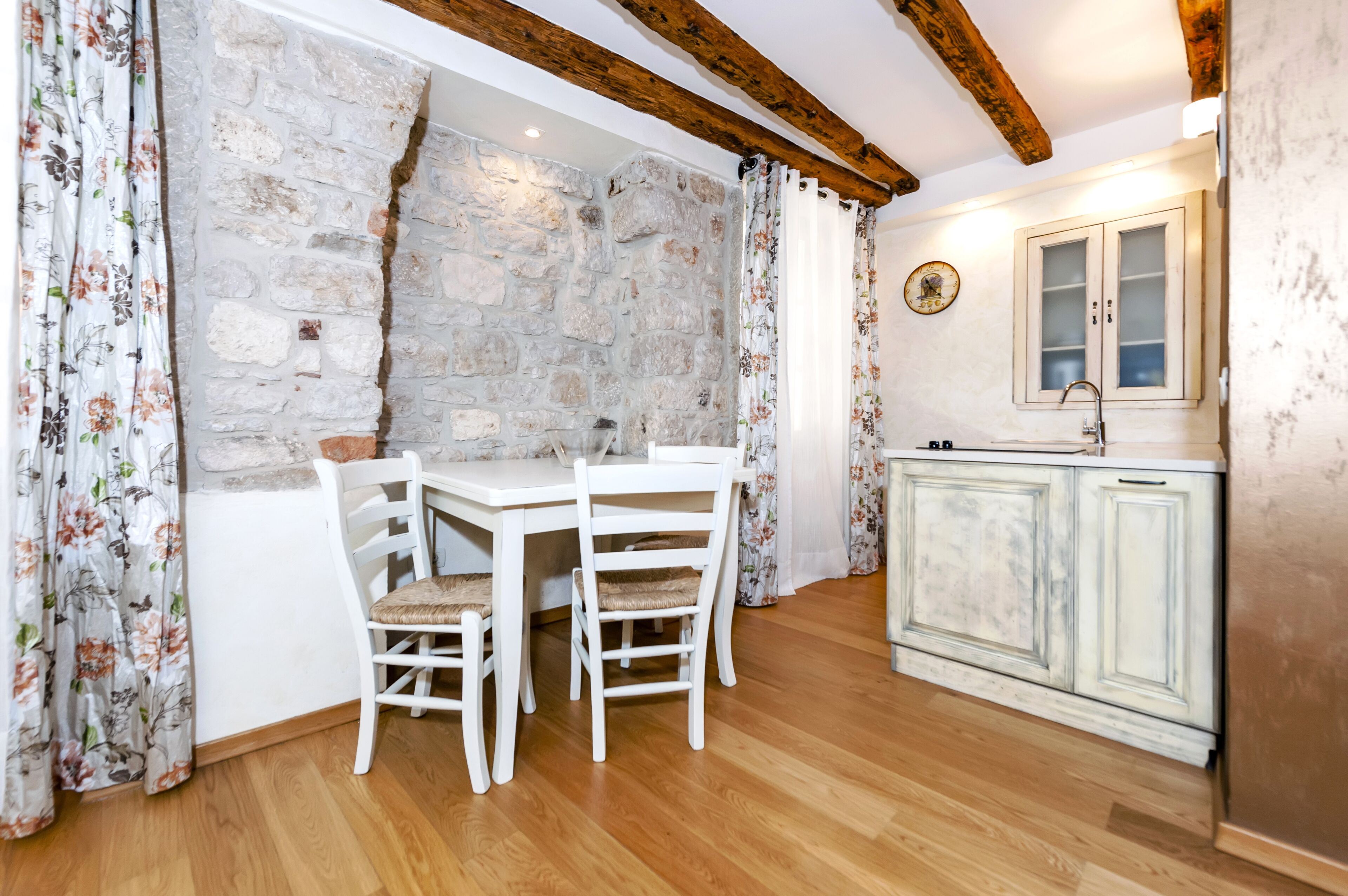 junior studio suite | private kitchen | mini-fridge