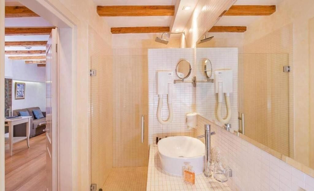 junior studio suite | bathroom | shower, rainfall showerhead, free toiletries, hair dryer
