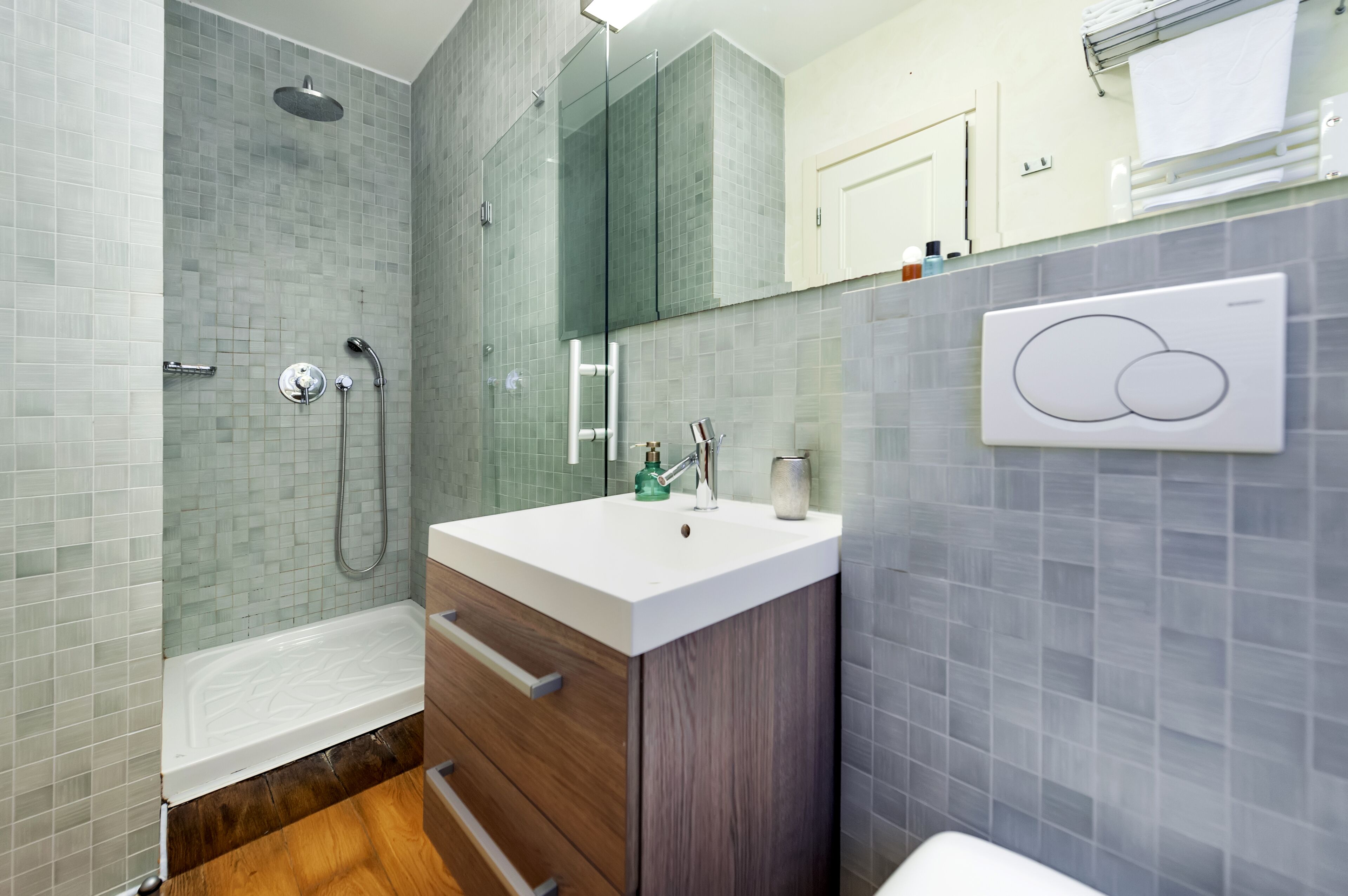 double room | bathroom | shower, rainfall showerhead, free toiletries, hair dryer