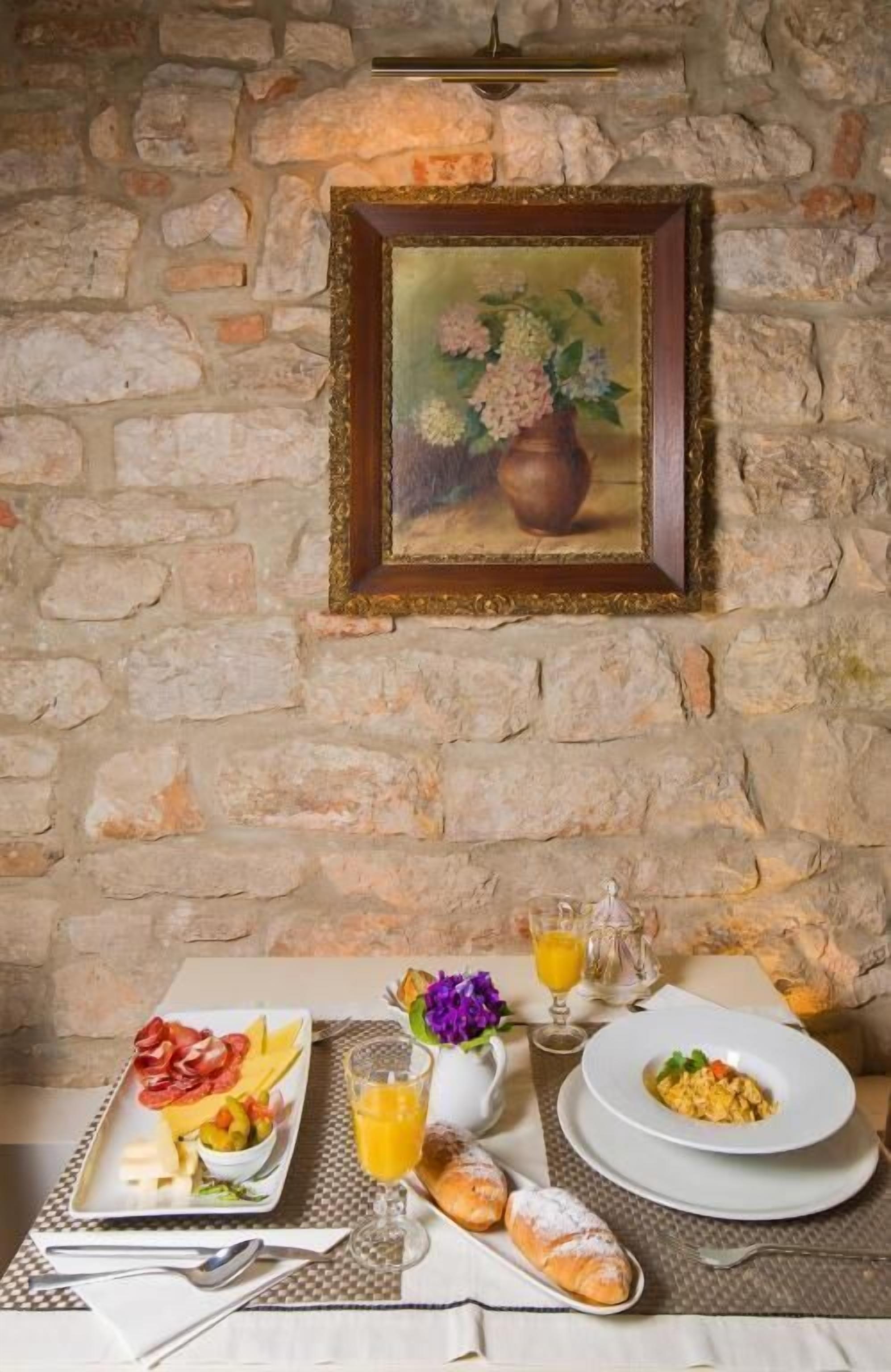 breakfast (eur 14 per person)