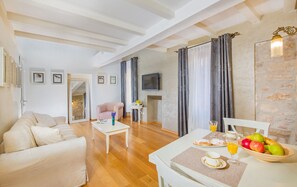 Leilighet – superior | Oppholdsområde | TV