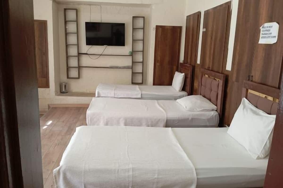 Premium bedding, minibar, desk, soundproofing