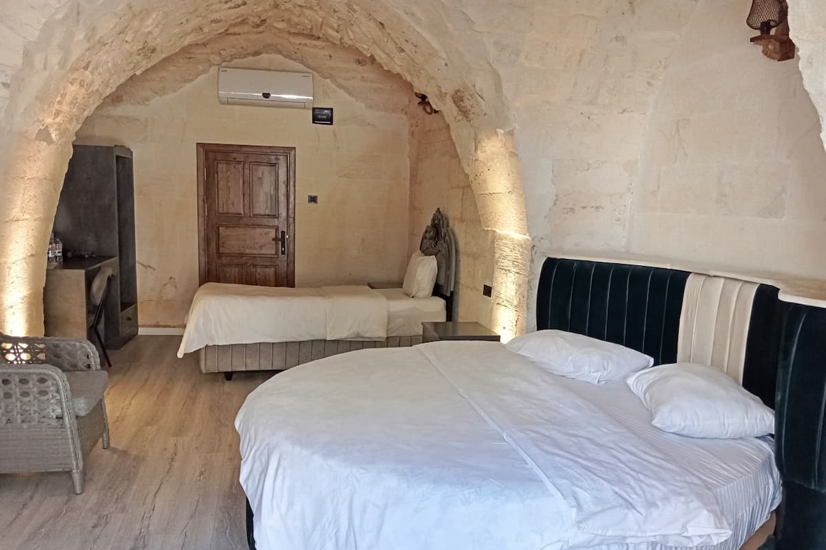 Standard Room | Premium bedding, minibar, desk, soundproofing