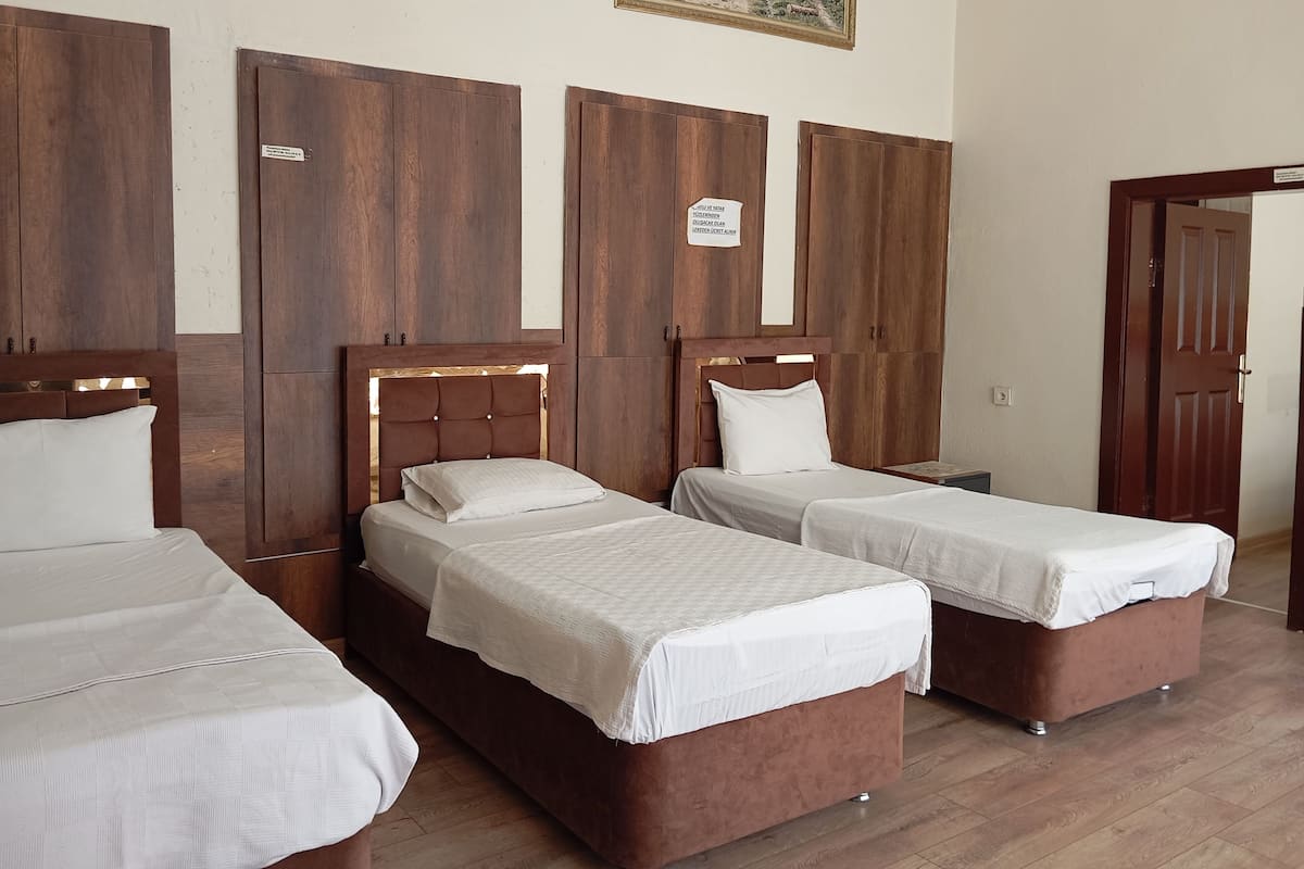Family Room | Premium bedding, minibar, desk, soundproofing
