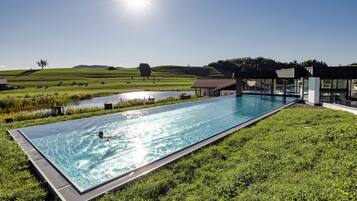 Sauna, Dampfbad, Körperbehandlungen, Warmsteinmassagen