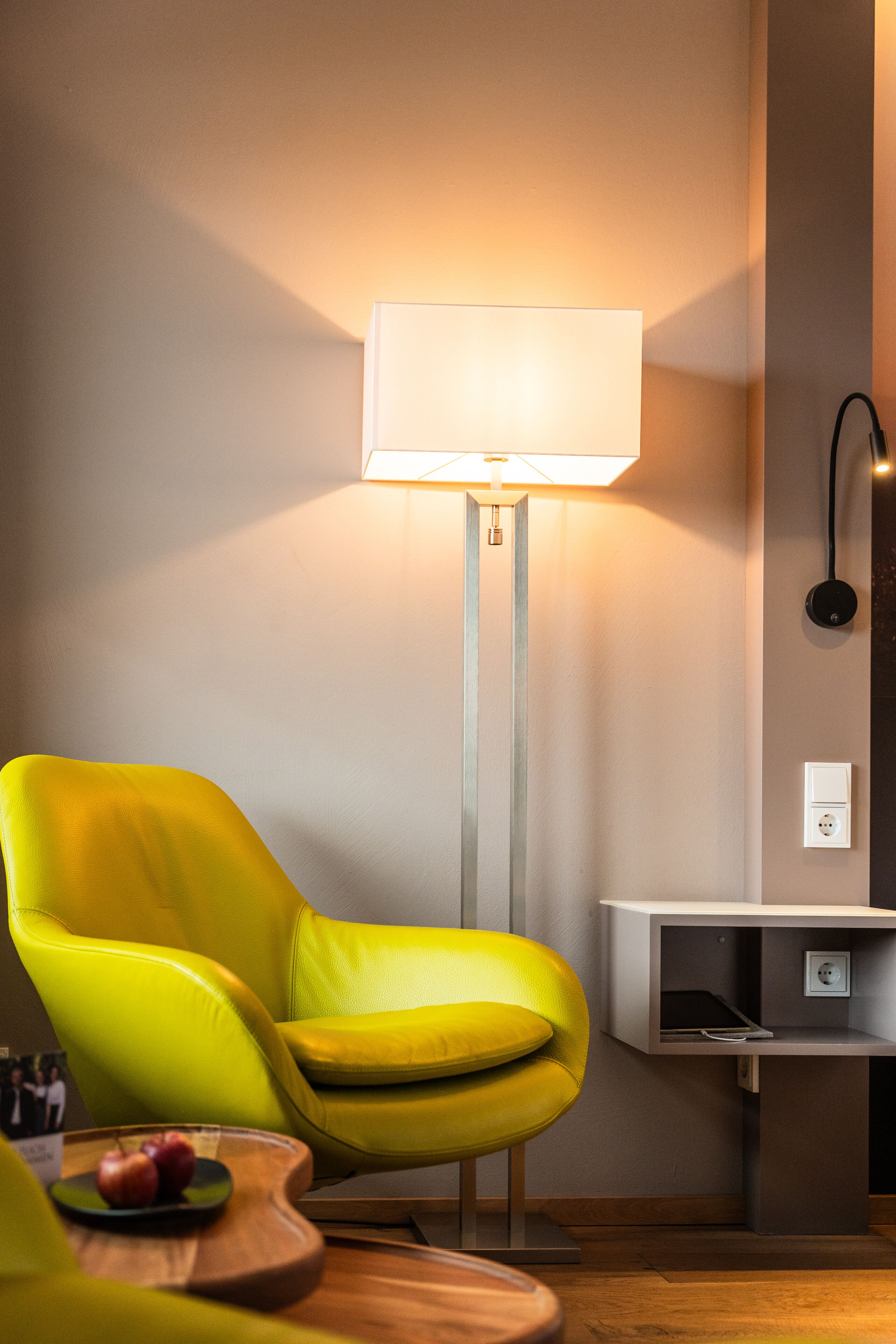 comfort studio | living area | flat-screen tv