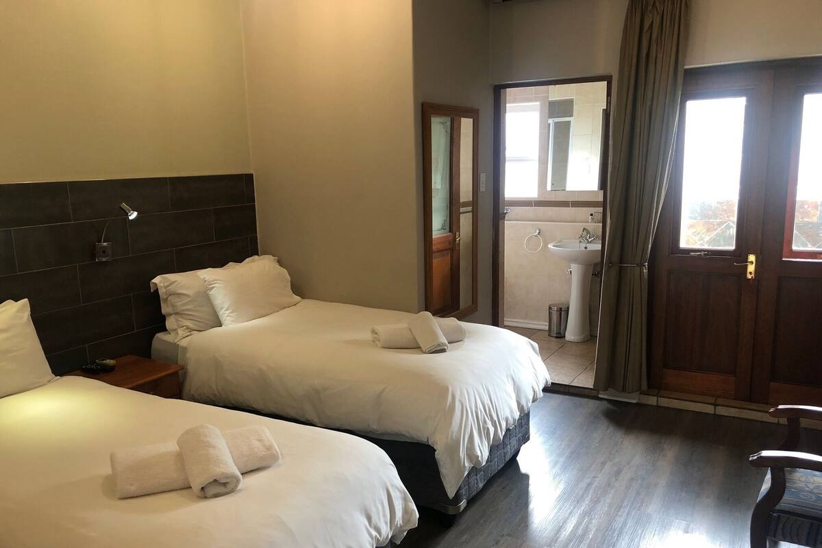 Standard Twin Room | 1 bedroom, premium bedding, in-room safe, blackout drapes